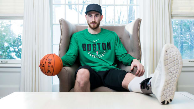gordon-hayward-injury-rehab-cetics.jpg
